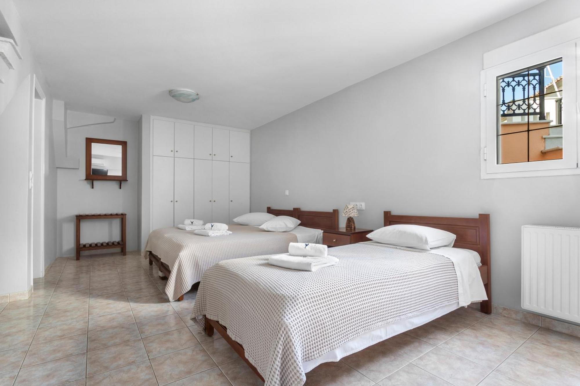 Vasilis Apartments Ерміоні Екстер'єр фото