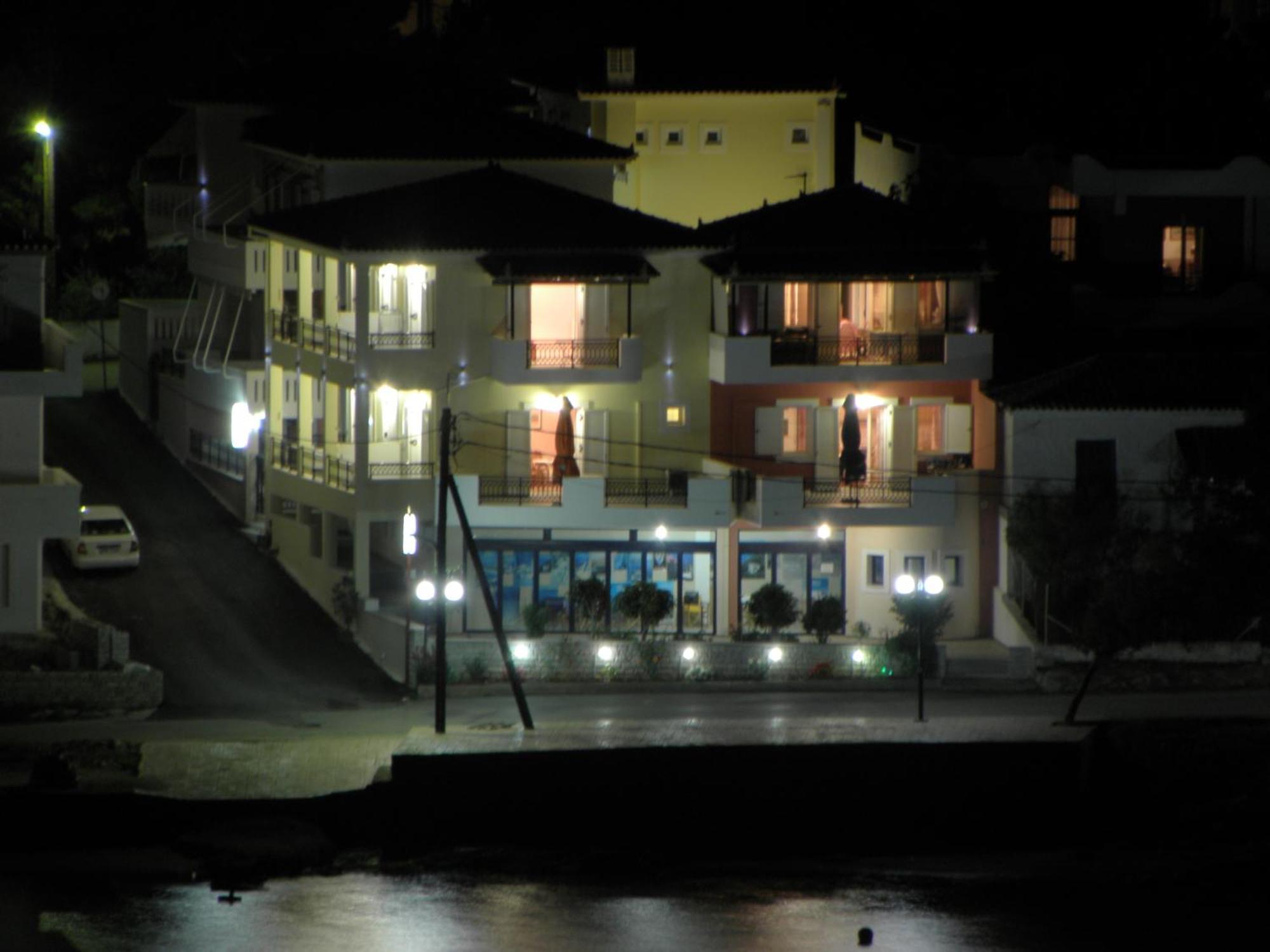 Vasilis Apartments Ерміоні Екстер'єр фото